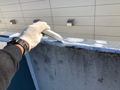 11.パラペットコーキング作業