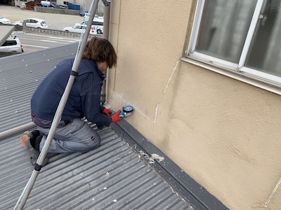 12.外壁クラック補修工事