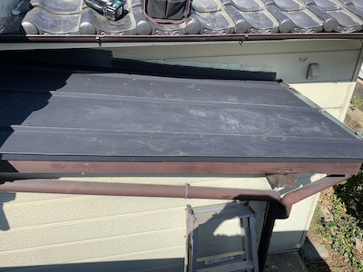 大牟田市 F様邸 雨漏り調査・修理 瓦葺替え 瓦から板金屋根葺替え 谷板金現場加工での交換工事