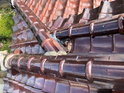 福岡県直方市　H様　瓦屋根の雨漏り修理　瓦葺き直し工事　谷板金交換工事