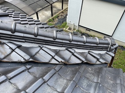 北九州市 T様邸 屋根修理 銅板の腐食による雨漏り。棟瓦 積み直し 穴あきの為、谷板金交換　葺替
