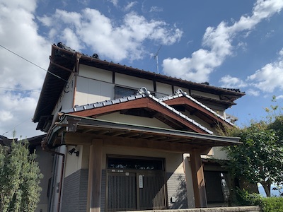 小郡市　F様邸　セメント瓦の屋根での雨漏り原因を特定。陶器瓦へ部分葺替え工事を実施。